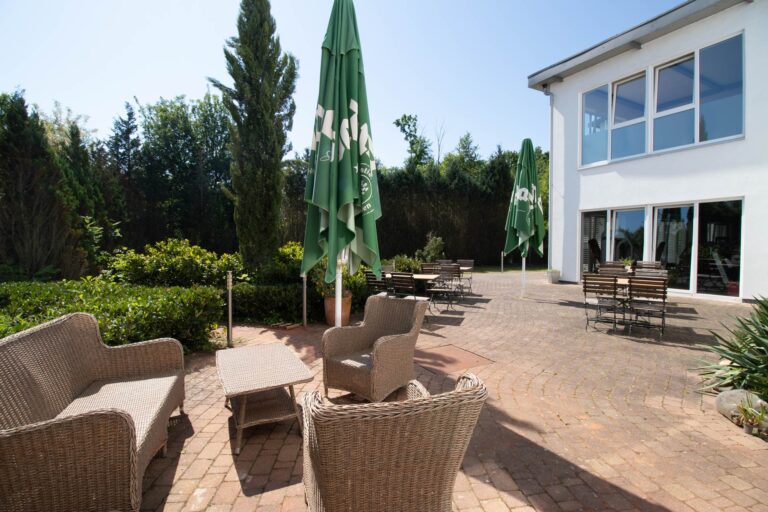 gastro-terrasse-tennis-sportpark-hugstetten-1920x1280px