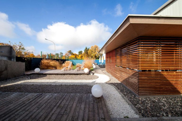 sauna-aussen-liegen-sportpark-freiburg-1920x1280px