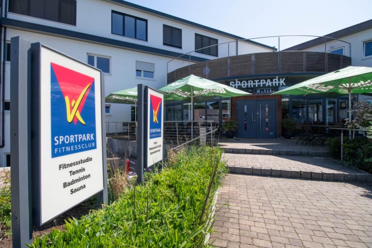 terrasse-eingang-sportpark-hugstetten-1920x1280px